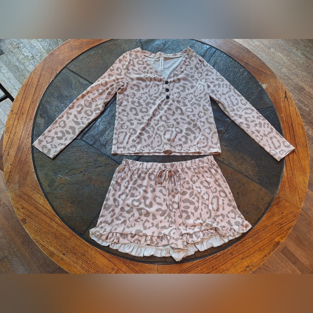 Leopard Print Pajama Set By Tickled Teal Sz Small